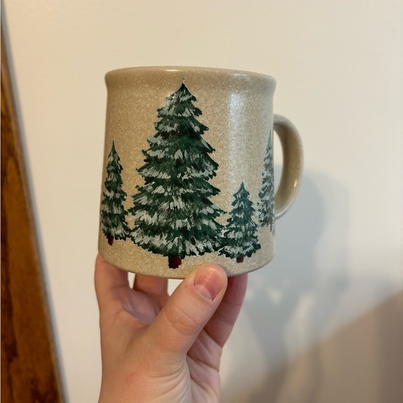 Winter pine trees stoneware large mug tan green - Picture 6 of 10